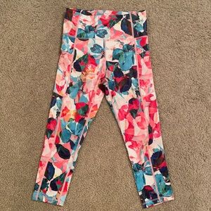 Zyia zipper pocket light and tight Capri